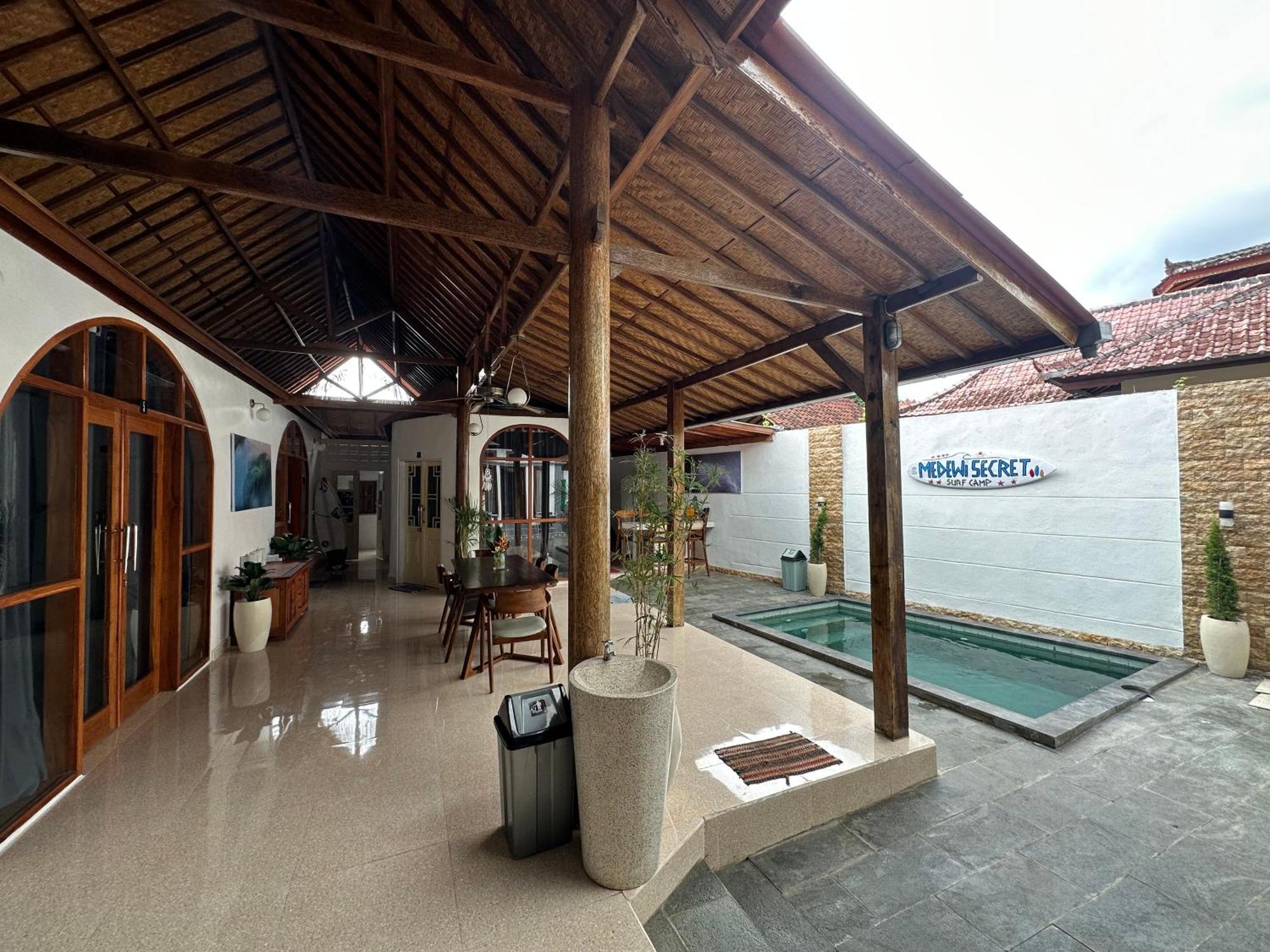 普卢坎 梅德威秘密冲浪营旅馆酒店 外观 照片