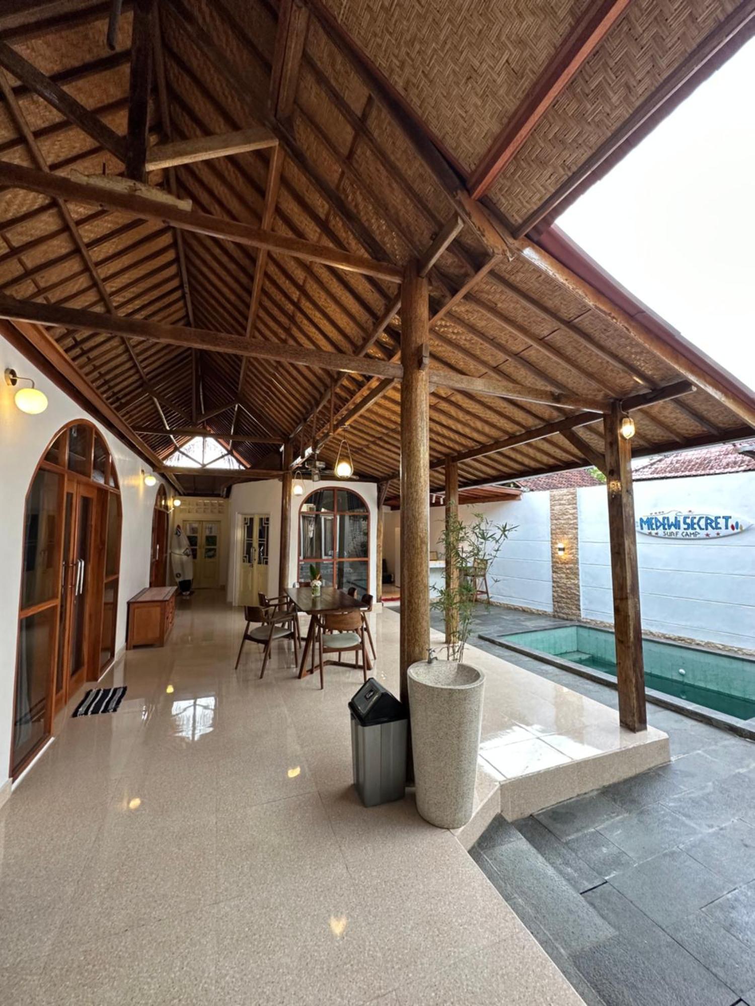 普卢坎 梅德威秘密冲浪营旅馆酒店 外观 照片