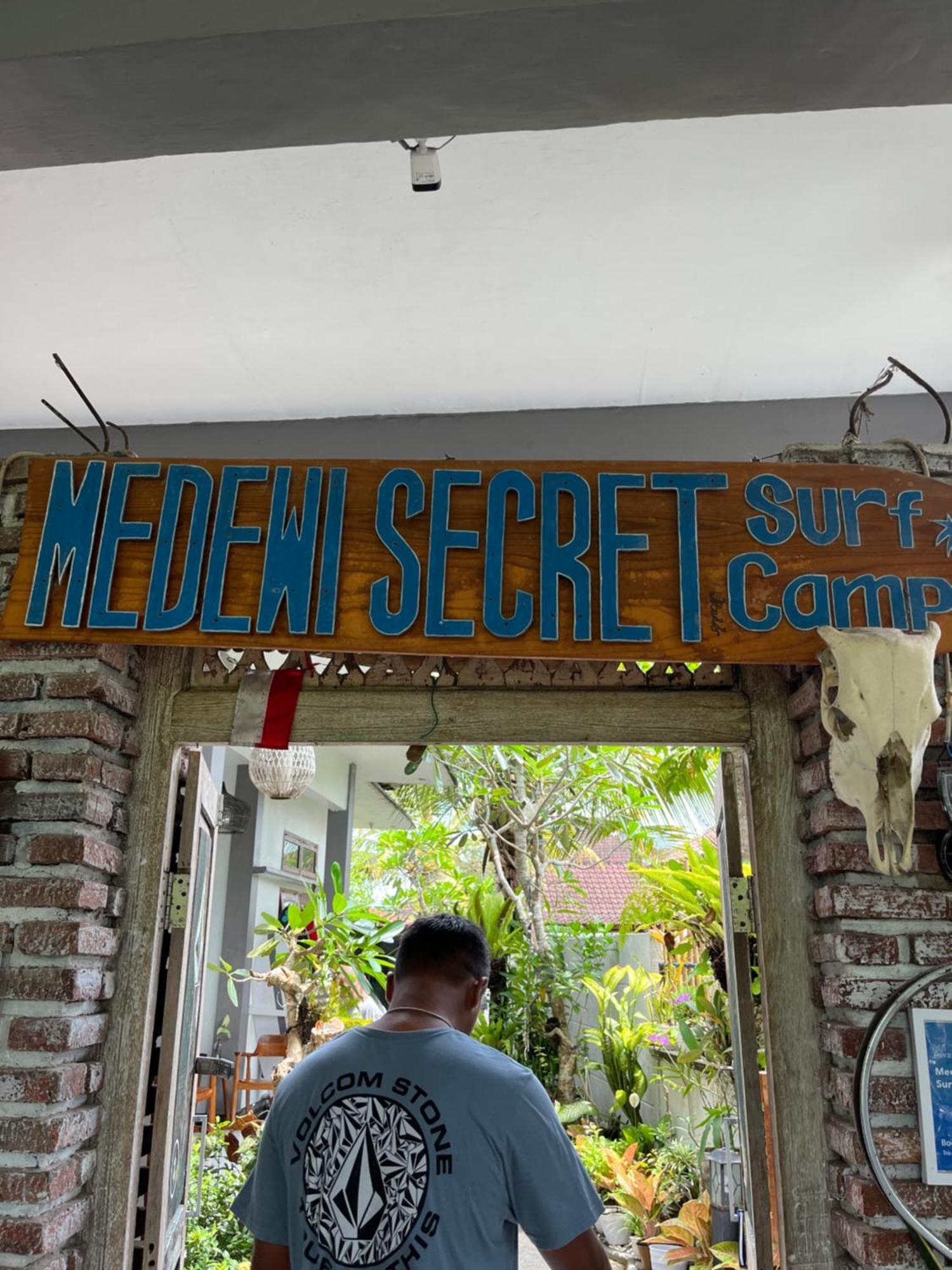 普卢坎 梅德威秘密冲浪营旅馆酒店 外观 照片