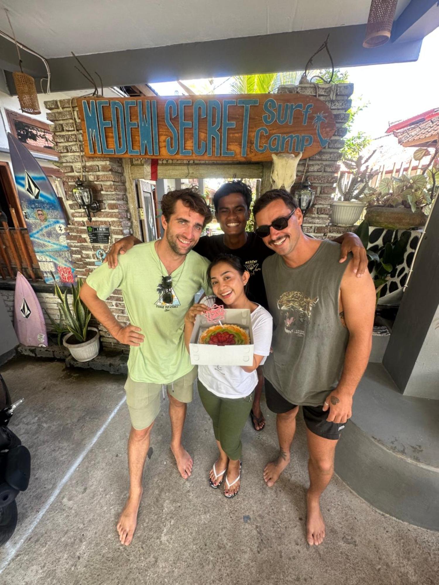 普卢坎 梅德威秘密冲浪营旅馆酒店 外观 照片