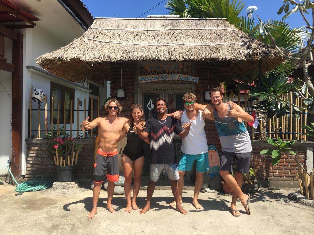 普卢坎 梅德威秘密冲浪营旅馆酒店 外观 照片