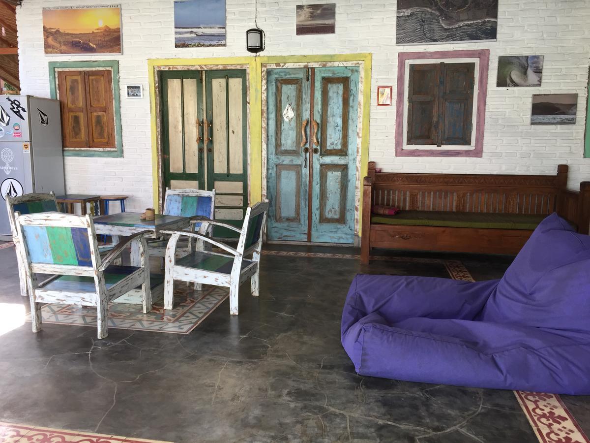 普卢坎 梅德威秘密冲浪营旅馆酒店 外观 照片